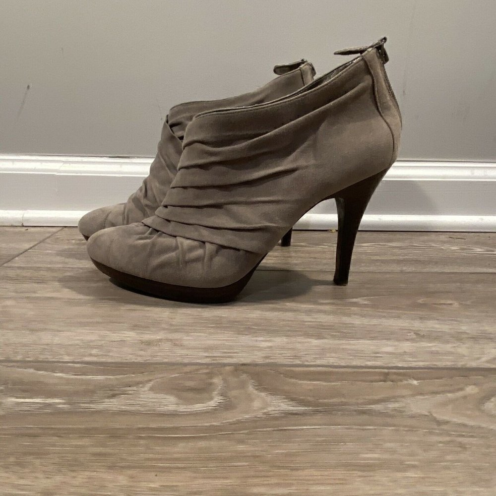 Banana Republic Suede Heel Booties Women’s Size 10 - Picture 5 of 10
